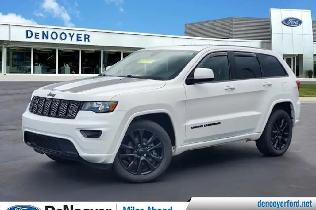 2017 Jeep Grand Cherokee Altitude photo 1