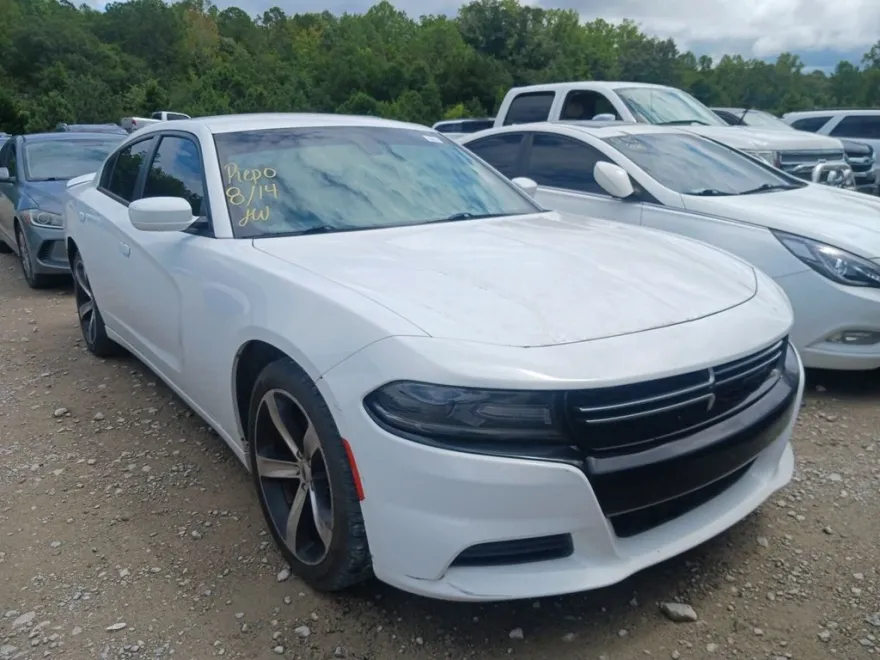 2017 Dodge Charger SE photo 1