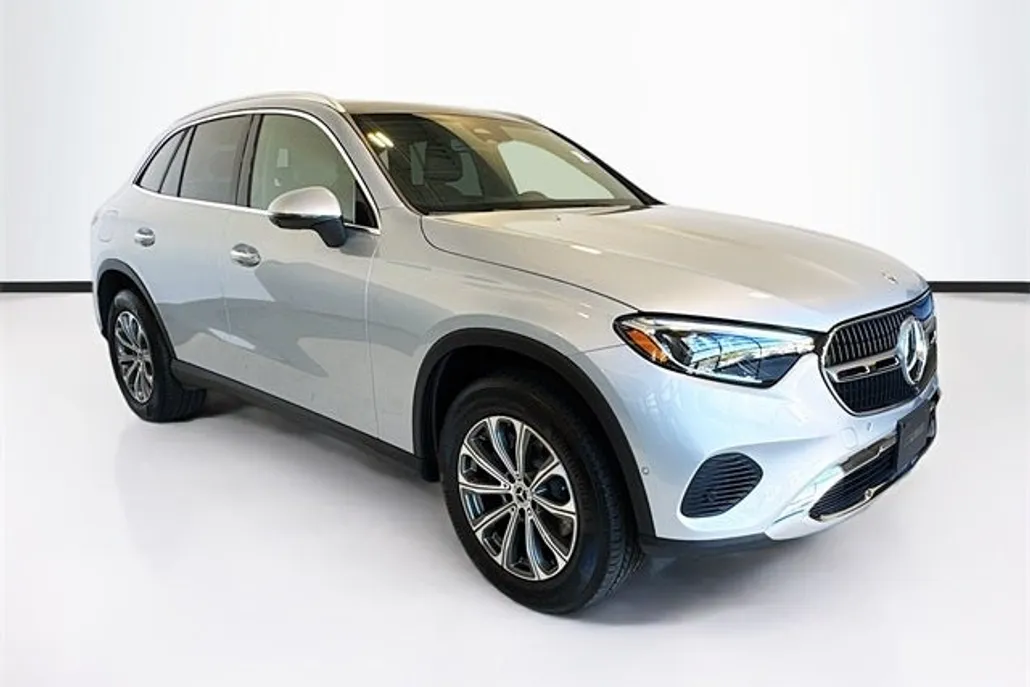 2024 Mercedes Benz GLC 300 photo 1