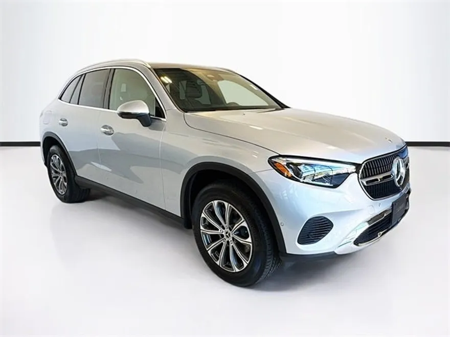 2024 Mercedes Benz GLC 300 photo 1