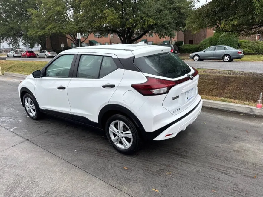 2023 Nissan Kicks S photo 1