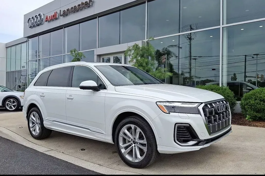 2025 Audi Q7 55 Premium photo 1