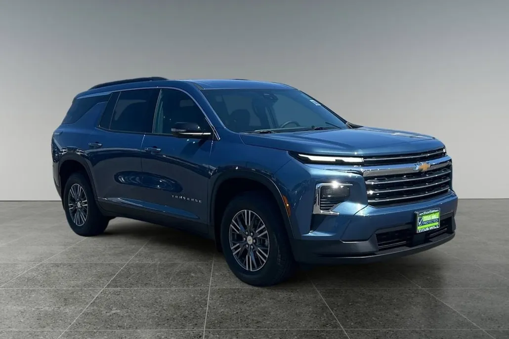 2025 Chevrolet Traverse 2LT photo 1