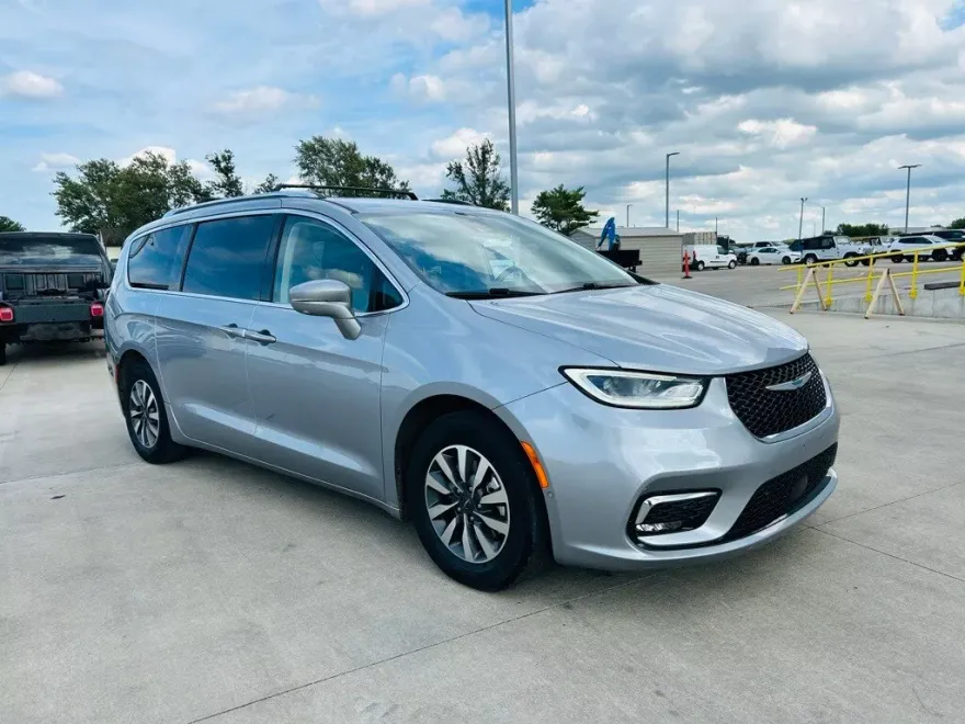 2021 Chrysler Pacifica Hybrid Touring L photo 1