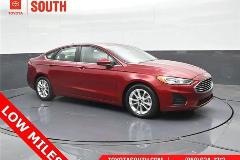 2019 Ford Fusion SE photo 1