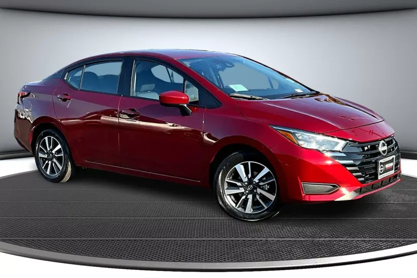 2025 Nissan Versa 1.6 SV photo 1