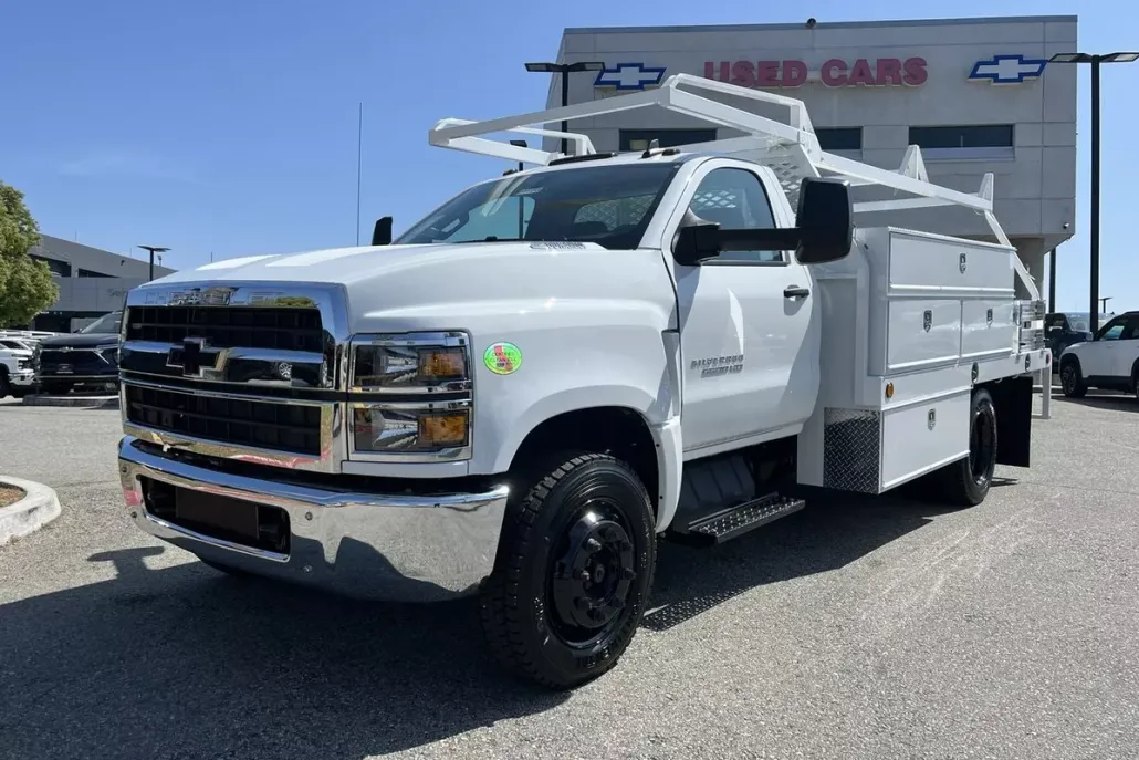 2023 Chevrolet Silverado 5500HD Work Truck photo 1