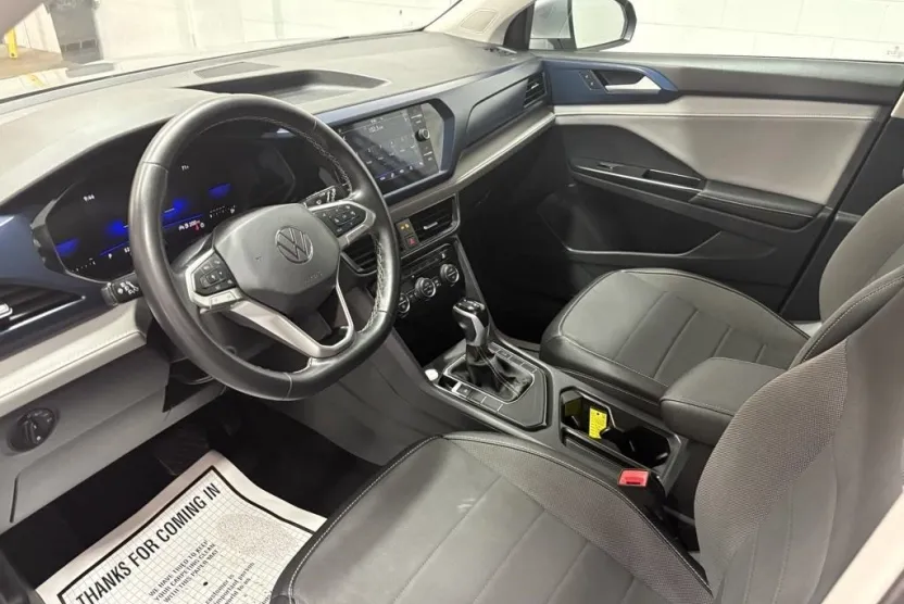 2024 Volkswagen Taos SE photo 1