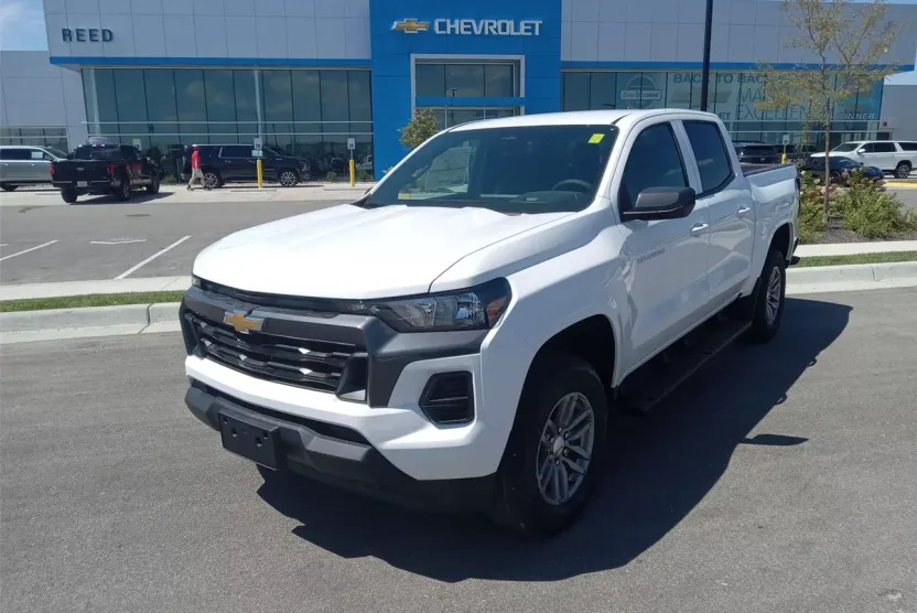 2026 Chevrolet Colorado LT photo 1