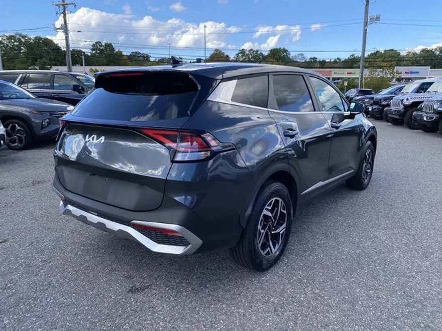 2024 Kia Sportage LX photo 2