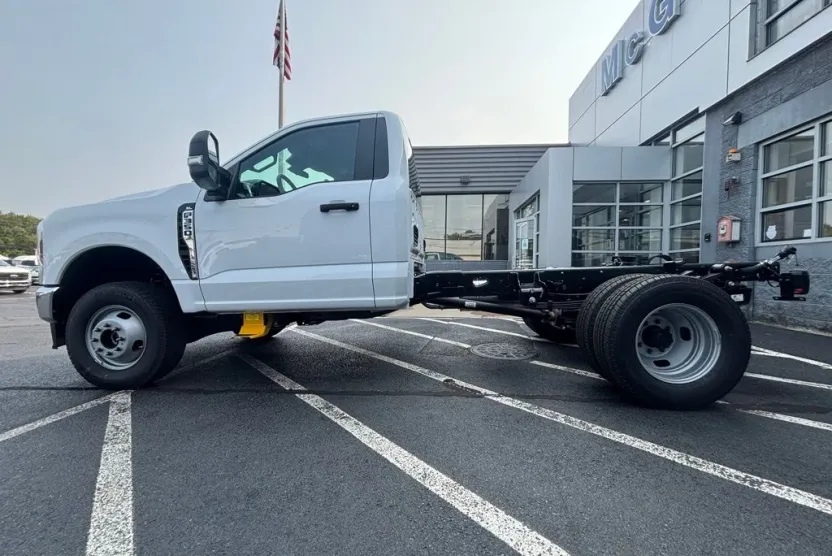 2026 Ford F-350 photo 1