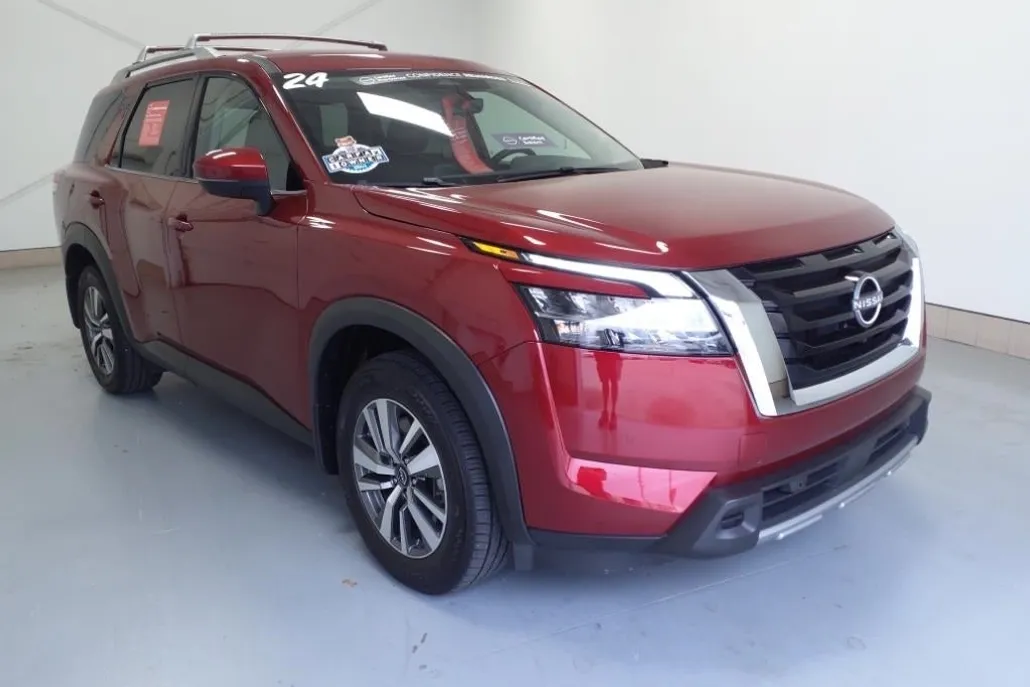 2024 Nissan Pathfinder SL photo 1