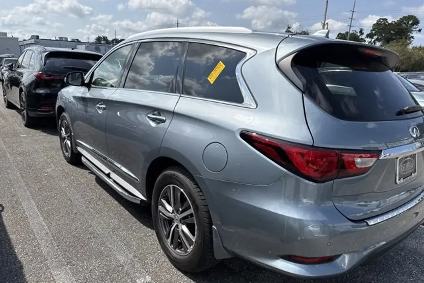2017 Infiniti QX60 Base photo 1