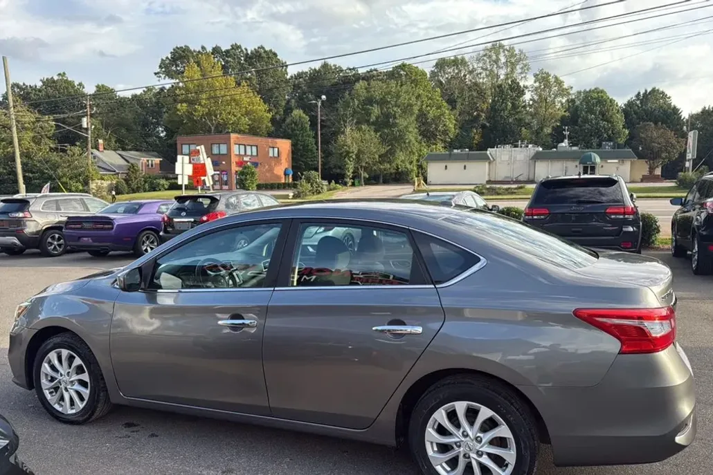 2019 Nissan Sentra SV photo 1