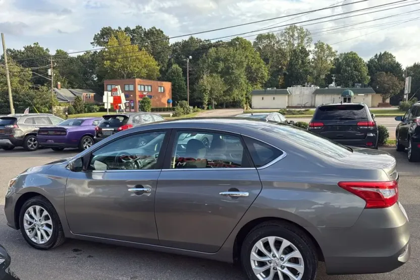 2019 Nissan Sentra SV photo 1