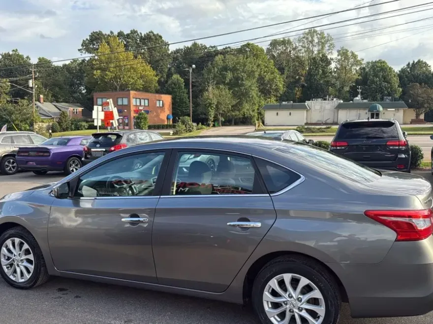 2019 Nissan Sentra SV photo 1