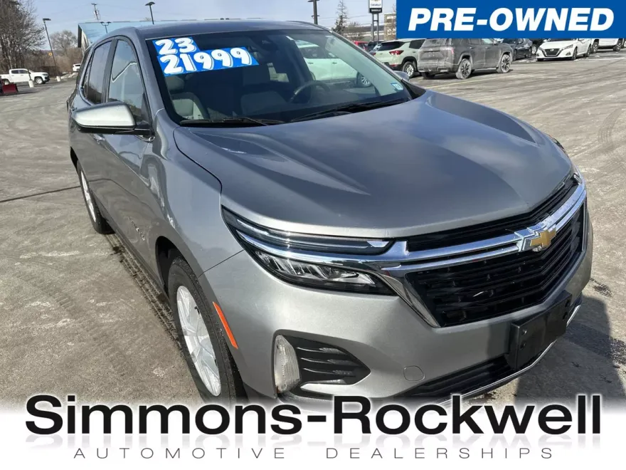 2023 Chevrolet Equinox LT photo 1