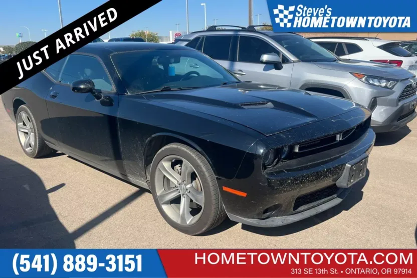2015 Dodge Challenger SXT photo 1