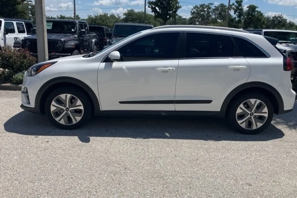 2022 Kia Niro EV EX photo 1