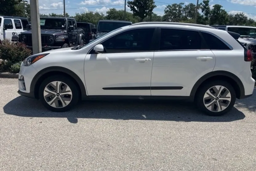 2022 Kia Niro EV EX photo 1