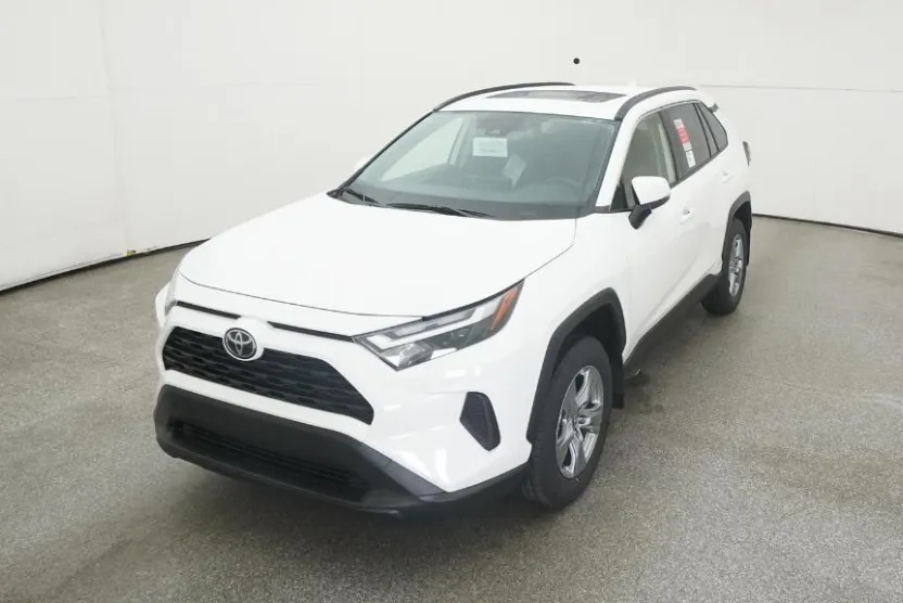 2025 Toyota RAV4 Hybrid XLE photo 1