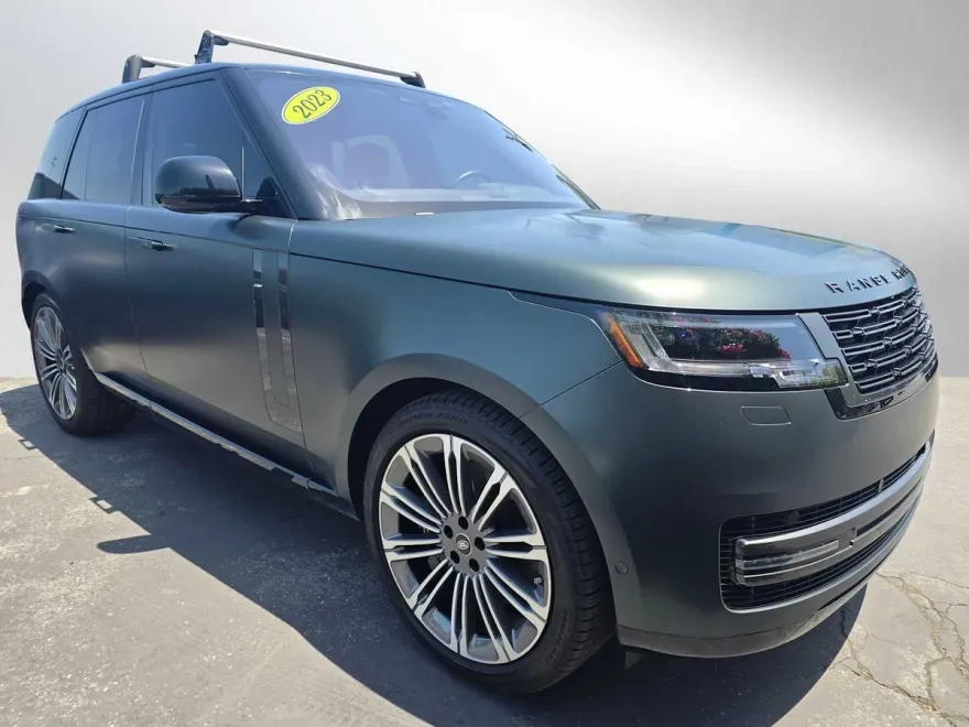 2023 Land Rover Range Rover SE photo 1