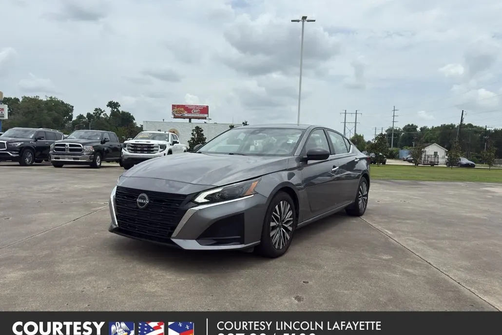 2024 Nissan Altima 2.5 SV photo 1
