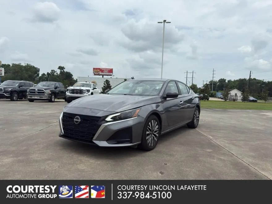 2024 Nissan Altima 2.5 SV photo 1