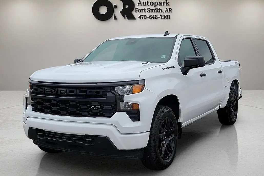 2025 Chevrolet Silverado 1500 Custom photo 1