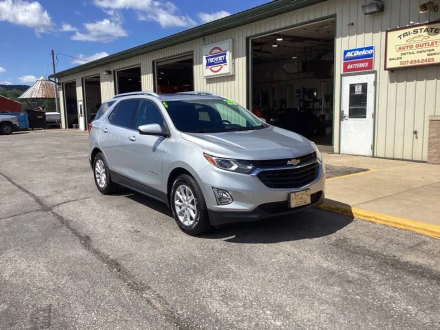 2020 Chevrolet Equinox LT photo 1