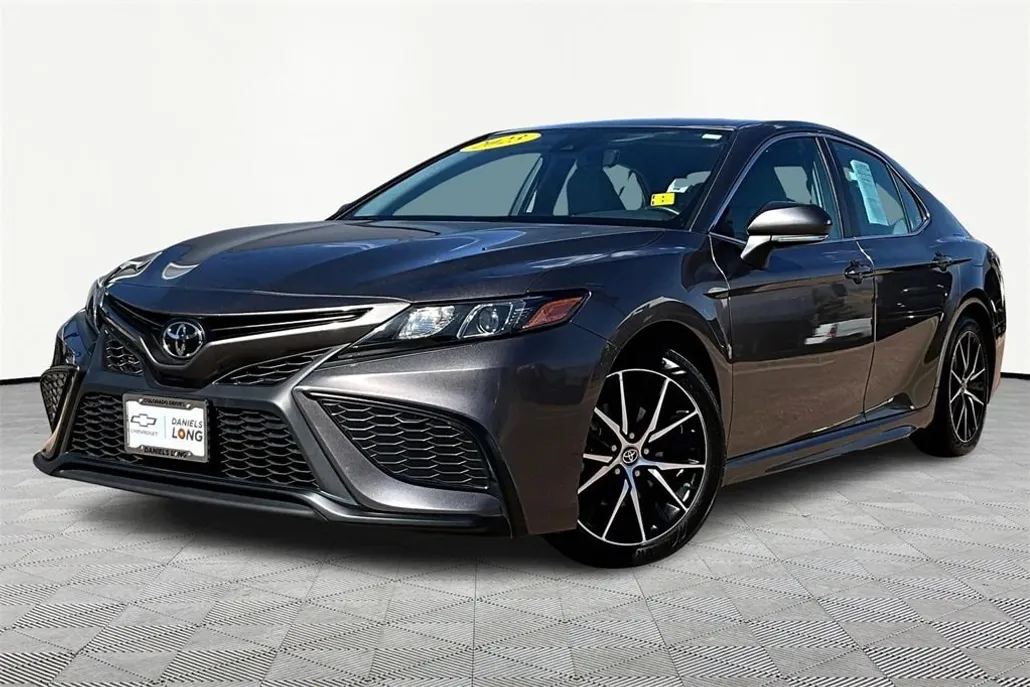 2023 Toyota Camry SE photo 1