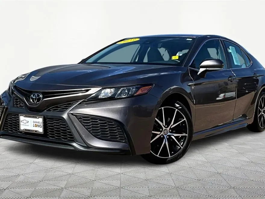 2023 Toyota Camry SE photo 1