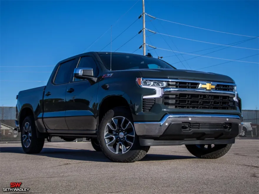 2025 Chevrolet Silverado 1500 LT1 photo 1