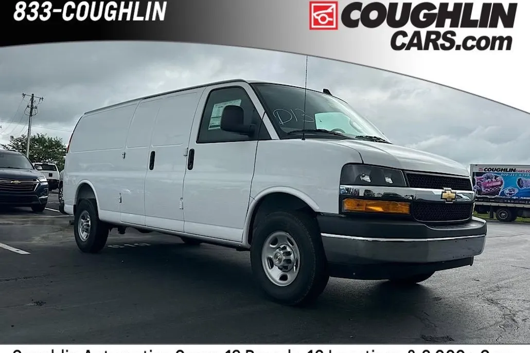 2025 Chevrolet Express Cargo 3500 photo 1