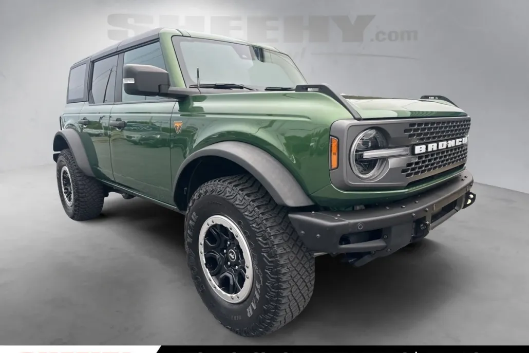 2023 Ford Bronco Badlands photo 1