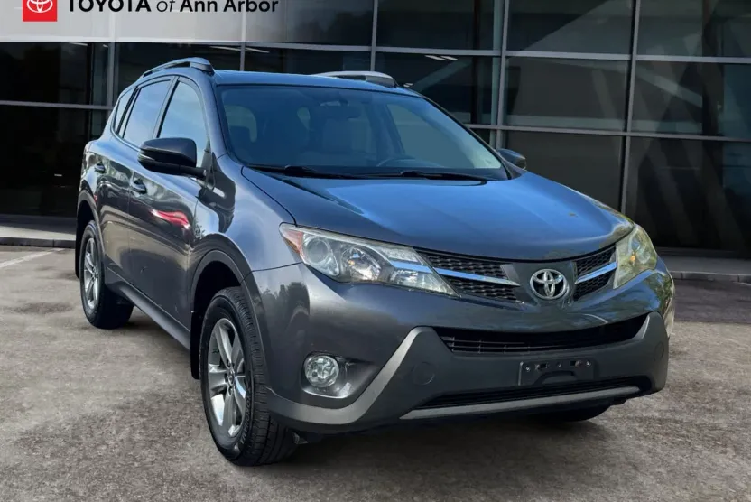 2015 Toyota RAV4 XLE photo 1