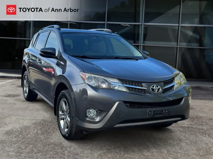 2015 Toyota RAV4 XLE photo 1