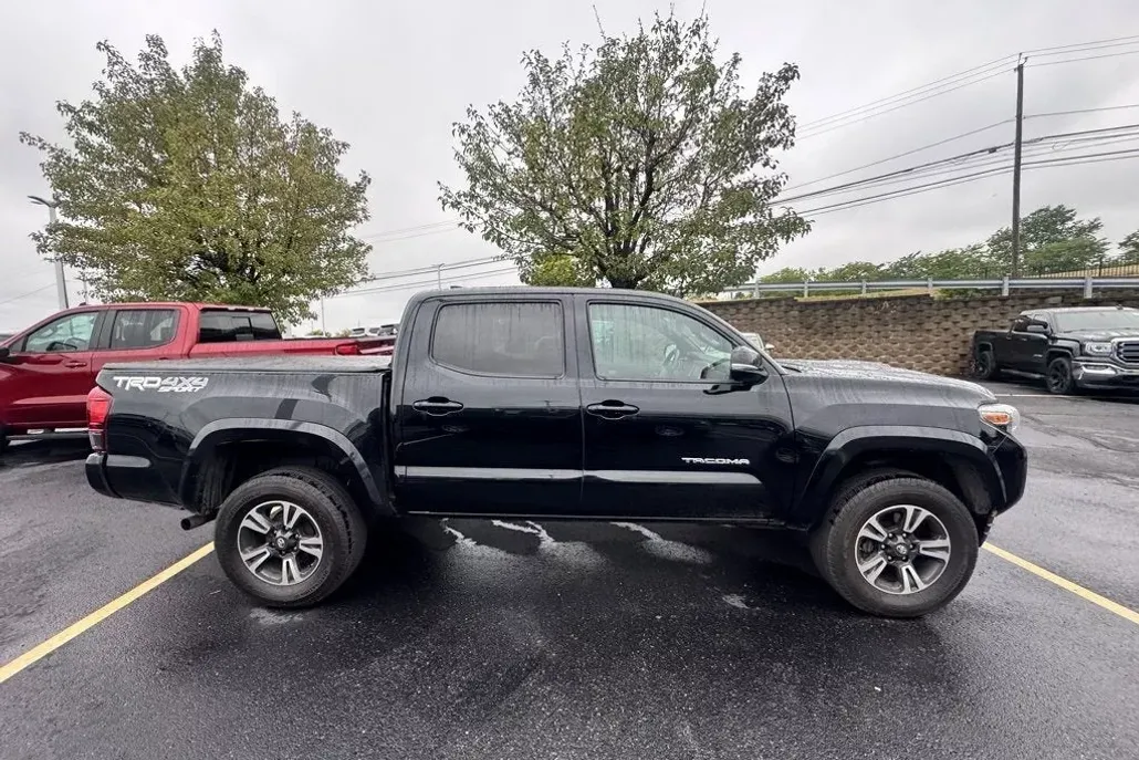 2019 Toyota Tacoma 4x4 SR photo 1