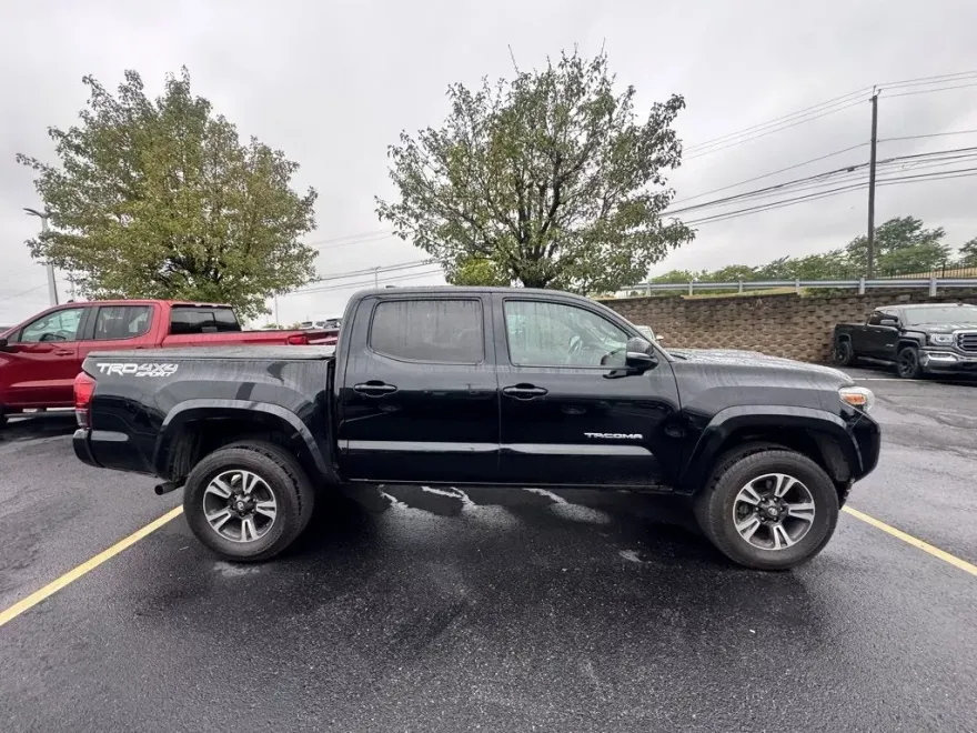 2019 Toyota Tacoma 4x4 SR photo 1