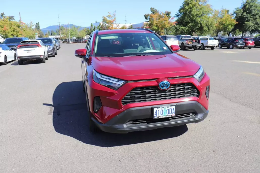 2024 Toyota RAV4 Hybrid XLE photo 1