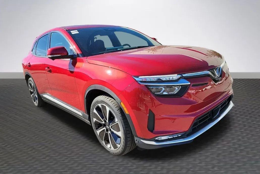 2025 Vinfast VF 8 photo 1