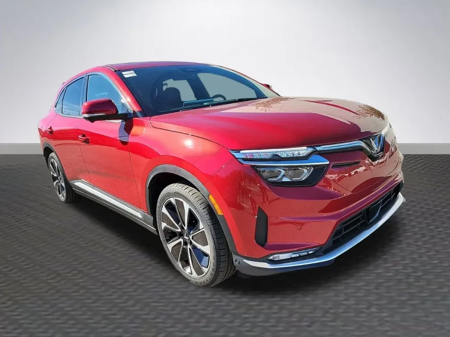 2025 Vinfast VF 8 photo 1