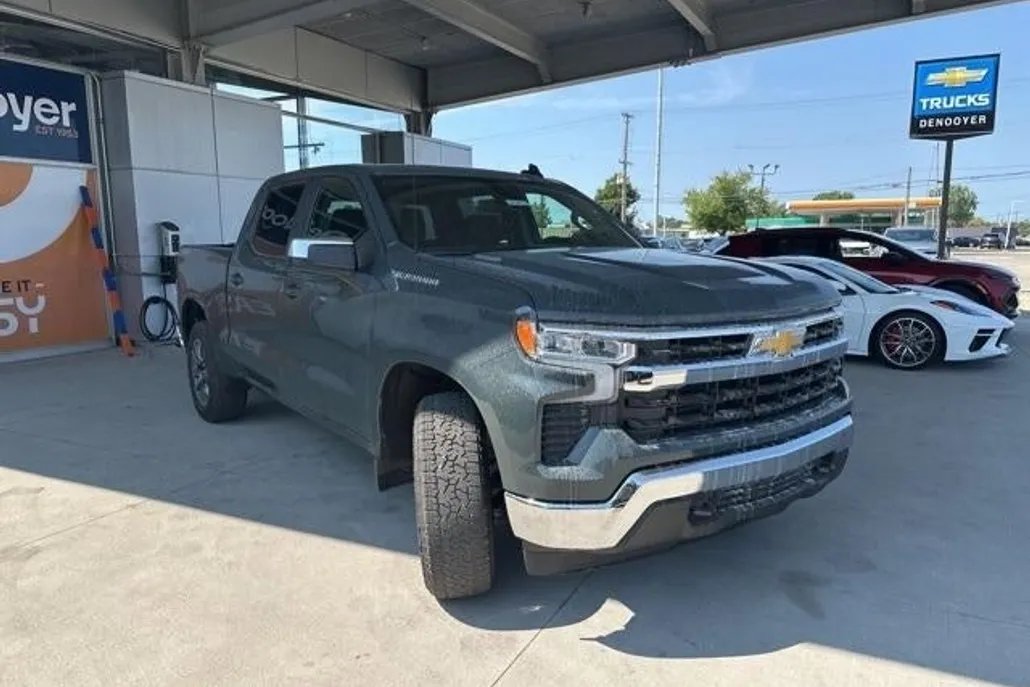 2026 Chevrolet Silverado 1500 LT photo 1