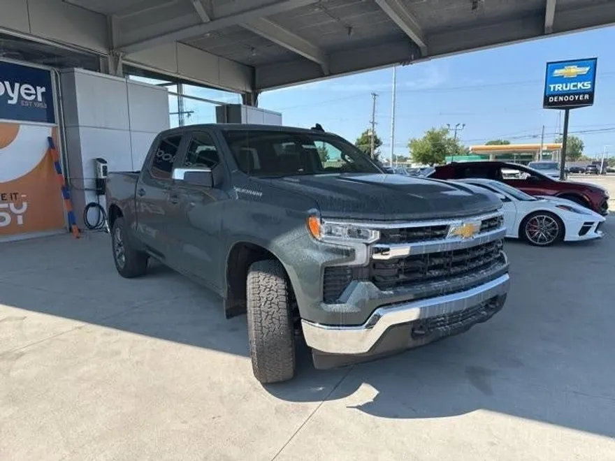 2026 Chevrolet Silverado 1500 LT photo 1