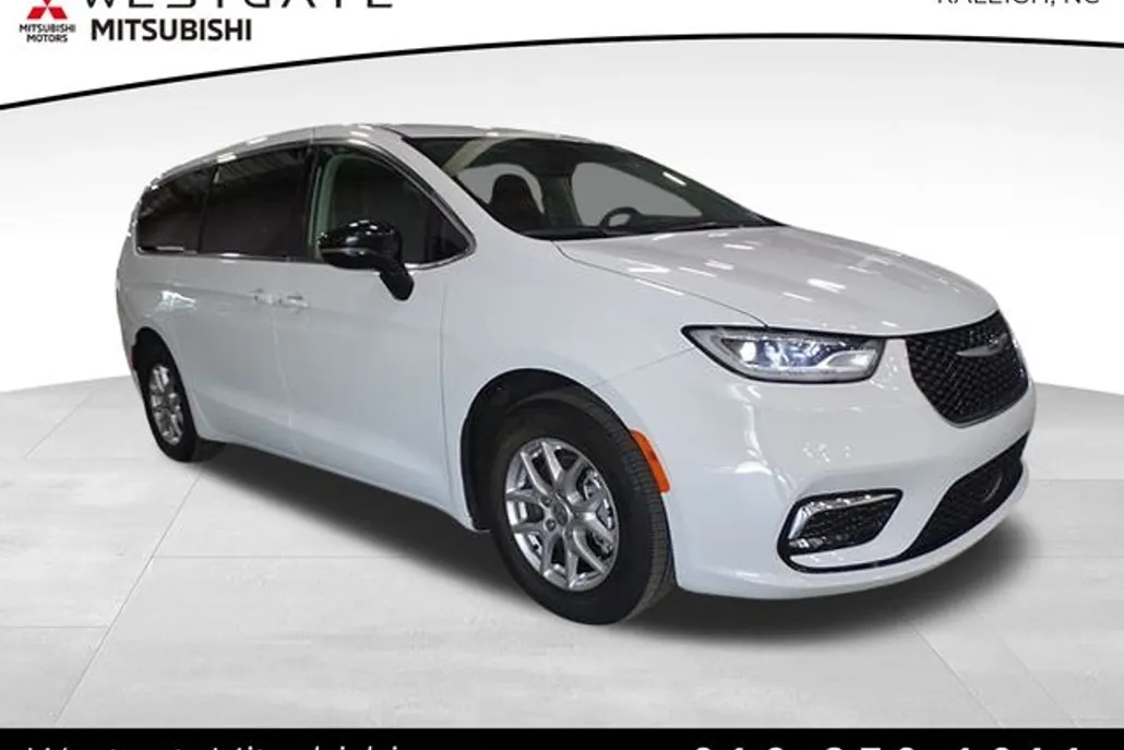 2024 Chrysler Pacifica Touring L photo 1