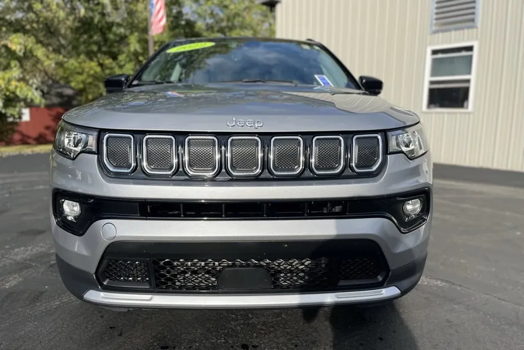 2022 Jeep Compass Limited photo 1