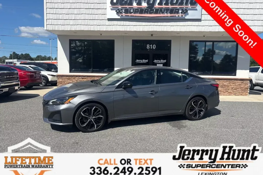 2024 Nissan Altima 2.5 SR photo 1