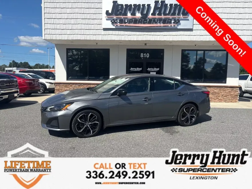 2024 Nissan Altima 2.5 SR photo 1