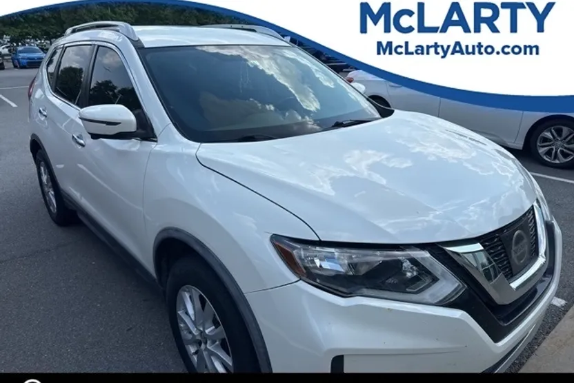 2017 Nissan Rogue SV photo 1