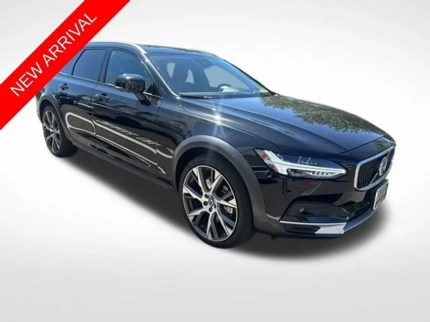 2023 Volvo V90 Cross Country B6 photo 1